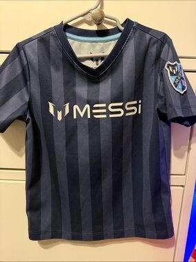 Kids' Messi Navy Stripe Short-Sleeve Soccer Top